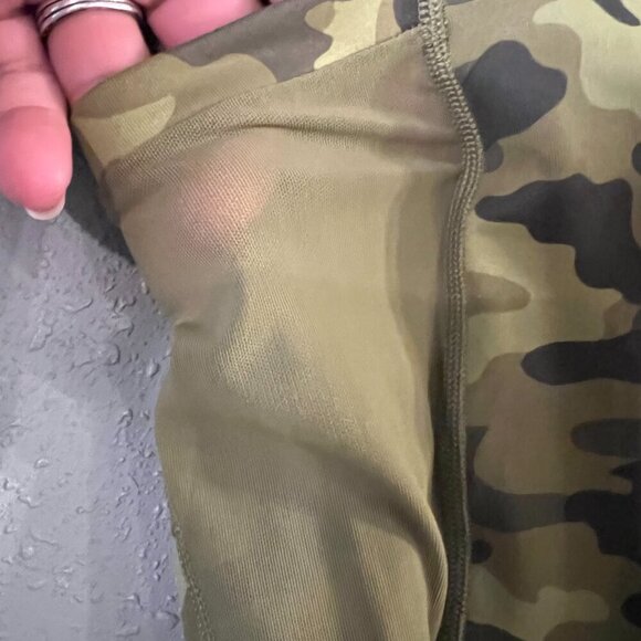 Fabletics Plus Green Camo On-the-Go Shorts Sz 3X Powerhold Side Sheer Pockets - Picture 4 of 6